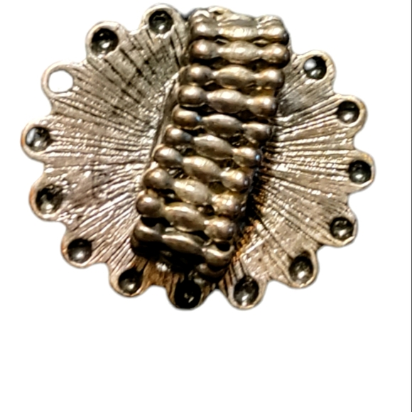 Ring - Picture 4 of 5